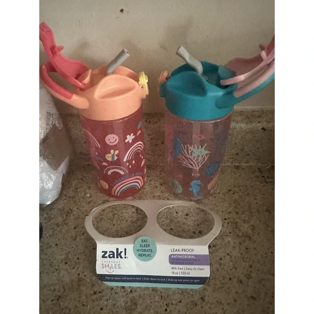 Zak‎ Smiles Kids Sippy Cups  2 Pak  New  Rubber Straw Top Leak Proof